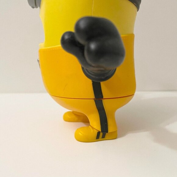 Minions The Rise of Gru Mighty Stuart Kung Fu Action Electronic Toy with Sound - Picture 6 of 16